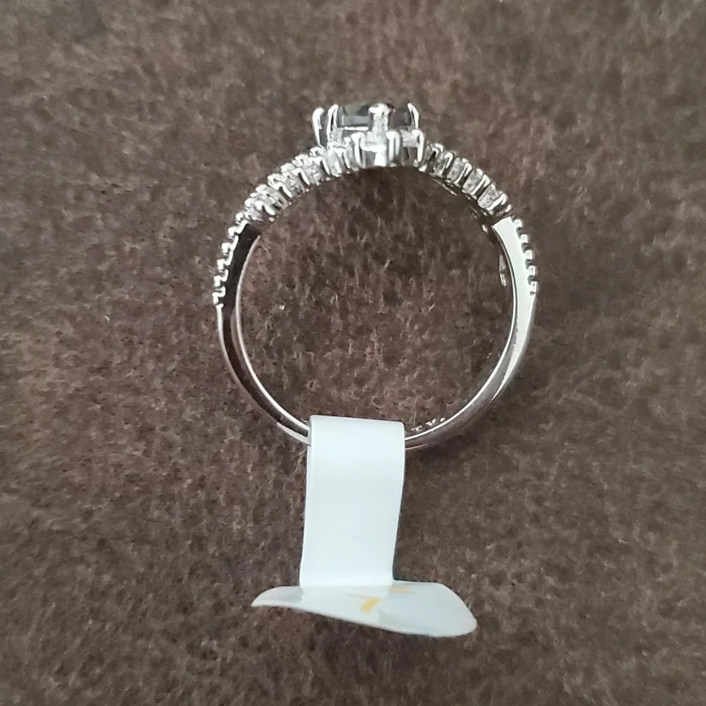 Ladies size 7 ring - Picture 2 of 4